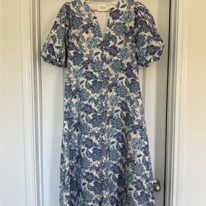Hyacinth House Blue & White Floral Puff Sleeve Dress (Size M)